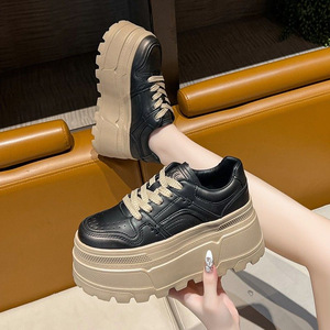 Baskets de sport décontractées pour femmes à plateforme de 8 cm, noires et blanches, confortables, à lacets, pour le skateboard et la course en extérieur - Product Image 5