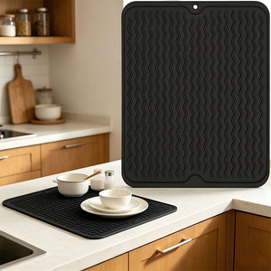 Tapis de <span class=keywords><strong>table</strong></span> rectangulaire en silicone résistant à la chaleur, épaisseur 3 mm, antidérapant et anti-rayures pour cuisine, barbecue et plan de travail - Product Image 1