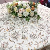 Nappe Ronde en Polyester Imprimée Florale en Gros 120"/132" – Housse de Table Réutilisable pour Fêtes, Banquets et Mariages