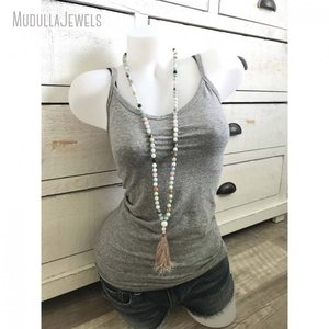 MN20787 Collier Mala 108 perles en pierres naturelles Amazonite <span class=keywords><strong>et</strong></span> Jade Rose avec pompon pour la confiance, le soulagement <span class=keywords><strong>du</strong></span> stress <span class=keywords><strong>et</strong></span> la guérison énergétique - Product Image 3
