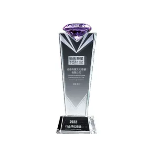 Nuevo trofeo de cristal de diamante de colores personalizado al por mayor artesanías de regalo de negocios de alta calidad
