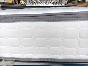 Лучший бюджетный белый матрас с карманными пружинами и пеной обеспечивает спокойный ночной сон - Product Image 3