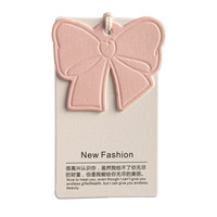 Etiquetas de precio de papel con forma de lazo rosa personalizadas al por mayor para ropa, etiquetas impermeables para ropa de moda, código de barras para zapatos Boutique
