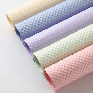 กระดาษห่อดอกไม้แบบม้วนคู่ ลายนูน  รักษ์โลก รีไซเคิลได้ ขนาด 50x50 ซม. อุปกรณ์จัดดอกไม้สำหรับร้านดอกไม้ - Product Image 2