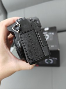 Best Price Panasonics Lumixs DMC-G85 16.00 MP 4K Video Shooting <b>Used</b> digital camera - Product Image 1