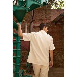 Camisa para Hombre, Corte Cómodo, Estilo con Botones, Diseñada para el Trabajo, Eventos Casuales y Uso Diario - Product Image 5