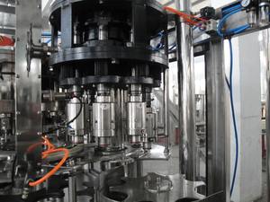 <span class=keywords><strong>Precio</strong></span> de fábrica automático Monoblock <span class=keywords><strong>3</strong></span> en 1 Agua alcalina pura Agua mineral Máquina de llenado y tapado de botellas de 1 litro - Product Image 6