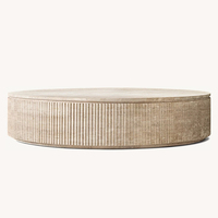 Table basse RH BYRON REEDED STONE, plateau en marbre travertin naturel, design à nervures verticales, base en piédestal moderne et luxueuse, salon