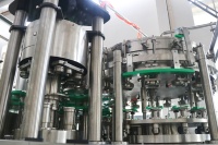 Machine de remplissage de mélange à interrupteur rapide pour boissons gazeuses Bouteille en verre Gel-Capacité de mise en conserve flexible avec tailles personnalisables