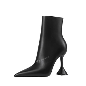 Xinzirain Stivaletti Eleganti Invernali da Donna Personalizzati, Taglia Extra Large 46, Punta Affusolata, Pelle Nera, Tacco 10cm, Stivali Corti alla Caviglia - Product Image 1