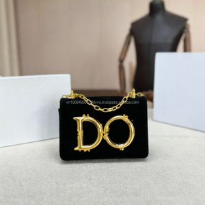 Sacs messagers vintage en cuir de luxe avec logo métallique DO et chaîne pour femmes - Product Image 1