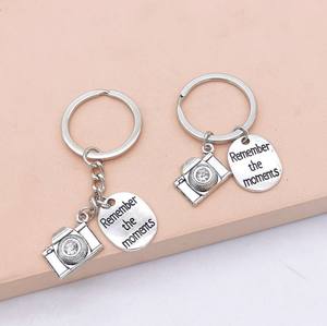 Vintage Mini caméra porte-clés porte-clés rétro métal porte-clés amis cadeaux <span class=keywords><strong>caméraman</strong></span> Unique porte-clés - Product Image 6