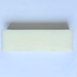 Base <span class=keywords><strong>de</strong></span> savon au <span class=keywords><strong>lait</strong></span> <span class=keywords><strong>de</strong></span> chèvre à faire fondre <span class=keywords><strong>et</strong></span> à couler - Base <span class=keywords><strong>de</strong></span> savon naturelle à la glycérine non parfumée pour la fabrication artisanale <span class=keywords><strong>de</strong></span> savon DIY - Product Image 1