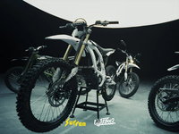 Электромотоцикл Surron Light Bee 2 2026: новейшая модель, пиковая мощность 24 кВт, аккумулятор 78.5В 45Ач, высокая емкость, крутящий момент 410 Нм, для бездорожья