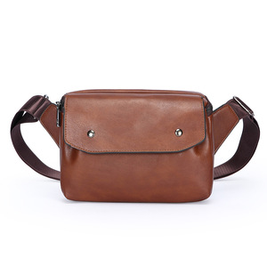 Sac de poitrine multifonctionnel imperméable, sac banane ajustable en cuir véritable pour homme - Product Image 1