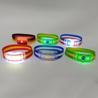 Bracelet en silicone LED avec logo personnalisé et design drapeau national pour les événements sportifs de football - Bracelet en silicone lumineux fonctionnant sur piles