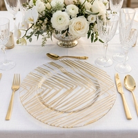 Assiettes de présentation en verre transparent de 13 pouces avec motif géométrique doré – Vaisselle décorative pour mariages, banquets et événements à domicile