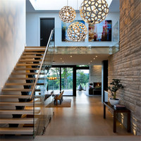 Escalier intérieur flottant en bois traditionnel personnalisé Prima, durable, droit, pour villa et appartement
