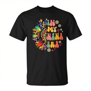 T-shirt unisexe pour adulte à col rond et manches courtes, imprimé numérique, motif léopard, tournesol et tie-dye, collection « In My Nana Era », cadeau pour réunion de famille ou fête - Product Image 3