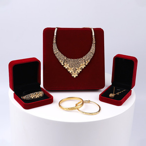 Boîtes à bijoux antiques en velours rectangle moderne personnalisées emballage de bijoux en velours de luxe forme rectangle - Product Image 1