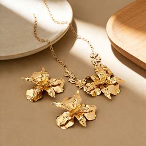 Nuevo Conjunto de Collar y Pendientes de Flor Grande Exagerada de Aleación de Oro para Mujer, Joyería de Declaración para Vestido de Noche, Banquete, Fiesta, Aleación de Zinc - Product Image 4