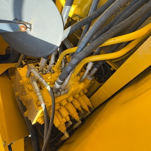 รถขุดตีนตะขาบ Komatsu PC200 มือสอง สภาพเหมือนใหม่ น้ำหนัก 20 ตัน สำหรับงานอุตสาหกรรมโครงสร้าง ขาย - Product Image 4