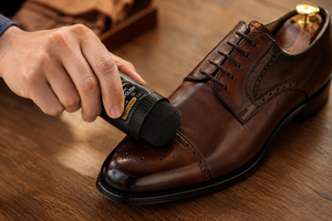 Instant Plastic Liquid Shoe <b>Polish</b> <b>Black</b> Nourishes & Shines Quick & Easy Application - Product Image 4