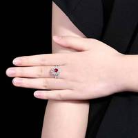 Bague en or massif 18 carats avec rubis naturel non chauffé de Mozambique, couleur sang de pigeon, ovale 1,02 ct, et 48 diamants, bijou de déclaration pour mariage