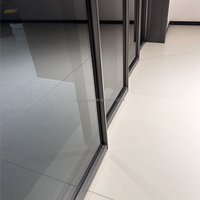 Porte coulissante moderne à double vitrage avec cadre en aluminium, étroite et fine, pour intérieur et extérieur, idéale pour salon et chambre.