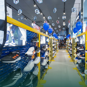 Estantes Modernos Desmontables para Exhibición de Zapatos, Construcción Metálica para Tiendas Minoristas - Fábrica ADONG, Se Acepta OEM, Tamaños Personalizables, Fácil Instalación - Product Image 1