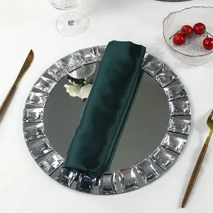 Grosir Piring Pengisi Daya Cermin Kaca Kristal Bulat Jenis Alat Makan Acara Pernikahan dengan Pinggiran Batu Berlian