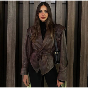 Giacca da <span class=keywords><strong>Donna</strong></span> <span class=keywords><strong>in</strong></span> <span class=keywords><strong>Ecopelle</strong></span> Colorata a Tinta Unita con Scollo a V e Vestibilità Slim, Elegante e di Carattere, Collezione Autunno 2026 – Vendita all'Ingrosso per Boutique - Product Image 2