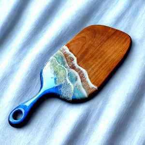 Planche à découper en bois de résine de style artisanal, fabriquée à partir de bois d'acacia et de bois de manguier, offrant une caractéristique unique du bois - Product Image 5