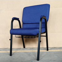 Chaise d'église empilable rembourrée de haute qualité de 21 pouces de large avec accoudoirs, pour auditorium, en gris, vente en gros
