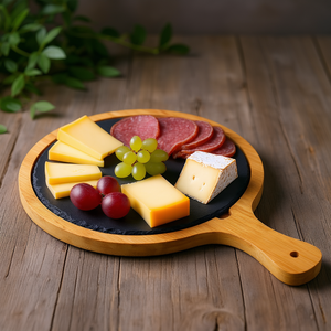 Tagliere rotondo in bambù con manico per formaggi e salumi - Product Image 3