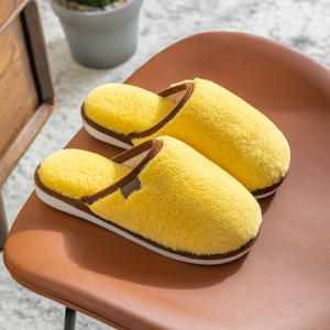 Nouvelles pantoufles d'intérieur en fourrure douce antidérapante de haute qualité pour hôtel, personnalisables, pour l'hiver, OEM - Product Image 4