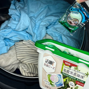 <span class=keywords><strong>Gel</strong></span> de Lavagem Completo 4 em 1 para uma Planeta Mais Feliz - Product Image 1