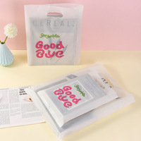 Sacs cadeaux en plastique PE style anglais, thème frais, en stock, sacs fourre-tout mignons à bouche plate à quatre doigts, personnalisables