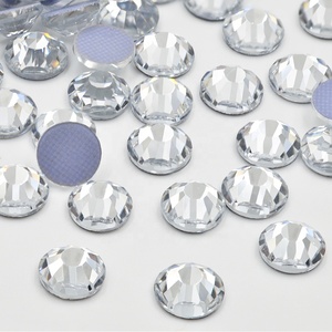 SS4-SS20 Venta al por mayor <span class=keywords><strong>de</strong></span> pedrería <span class=keywords><strong>de</strong></span> cristal redonda <span class=keywords><strong>de</strong></span> primera calidad con parte trasera plana, pedrería <span class=keywords><strong>de</strong></span> vidrio colorida termoadhesiva para prendas - Product Image 4