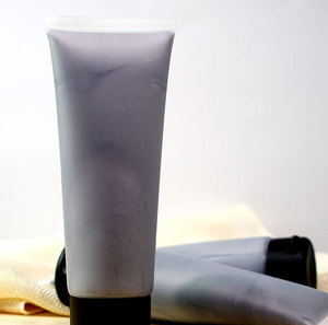 Private Label Fash di Lavaggio Idratante Detergente per il Viso di Bambù del Carbone di legna di Acido Ialuronico Amamelide Herb Crema Detergente - Product Image 4