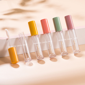 CAIYA couvercle coloré brillant mur épais vide rond 4ml lèvre <span class=keywords><strong>regard</strong></span> bouteille Logo personnalisé cosmétique grand pinceau brillant à lèvres huile Tube conteneur - Product Image 4