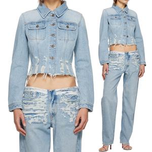 Chaqueta vaquera azul personalizada con dobladillo deshilachado y corte ajustado para mujer - Product Image 1