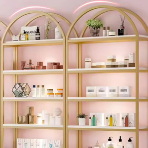 Étagère de présentation cosmétique de luxe avec cadre doré, présentoir autoportant arqué avec <span class=keywords><strong>armoire</strong></span> de rangement pour les boutiques de beauté - Product Image 4