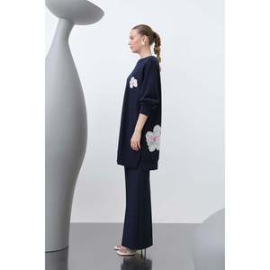 Tunique pour femme Puane bleu marine brodée et ornée de détails, avec broderies sur le devant et le dos, coupe moderne pour un style polyvalent - Product Image 4