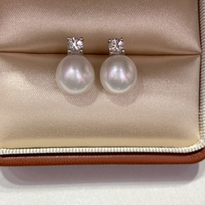 Classic Minimalist Diana Style S925 Sterling <b>Silver</b> <b>Stud</b> <b>Earrings</b> With Glossy Natural Aurora Freshwater Pearl Inlaid Clear Topaz - Product Image 5