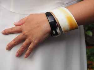 Brazaletes Tradicionales de Cuerno de Búfalo, Artesanía Natural, Joyería Hecha a Mano para Mujer, Estilo Étnico Auténtico y para Uso Diario - Product Image 2