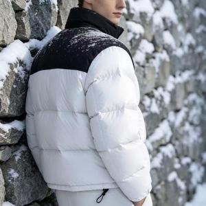 Chaqueta acolchada ligera con capucha, resistente al viento, ropa de abrigo de invierno, chaqueta de plumón para hombre para zonas montañosas - Product Image 1