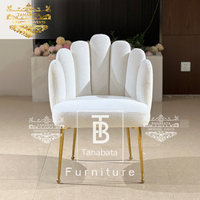 Chaise de salle à manger de restaurant en tissu blanc avec pieds en acier doré