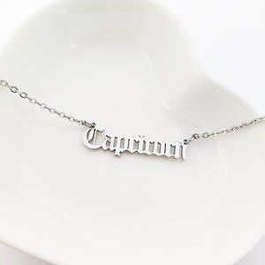 Nouveauté Collier Zodiaque Capricorne – Signe Astrologique de <span class=keywords><strong>Naissance</strong></span> – Lettre Omicron Iota – Anniversaire Horoscope Capricorne Gémeaux - Product Image 3