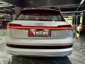 <span class=keywords><strong>Audi</strong></span> <span class=keywords><strong>E</strong></span>-<span class=keywords><strong>tron</strong></span> Modelo 2019 50, Lujoso, Eléctrico, Batería de Litio Ternaria, Tracción en las Cuatro Ruedas, Autonomía de 500 km, Volante a la Izquierda, Cuero, R20 Oscuro - Product Image 6